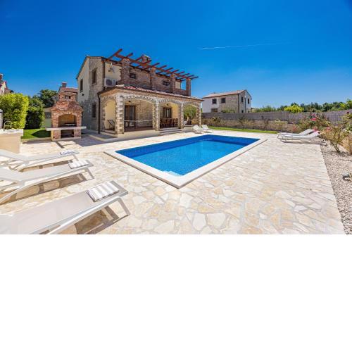 Villa Brioni with pool by Rentistra