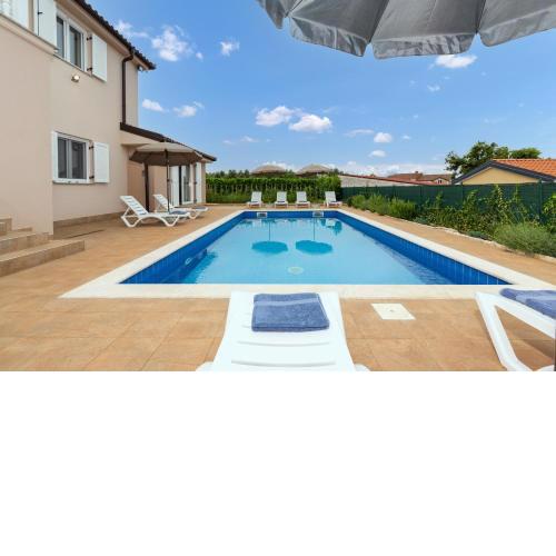 Villa Buroli with Pool, Sauna and Jacuzzi