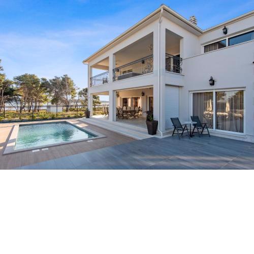 Villa Carolus-Luxurious Dalmatia Villa