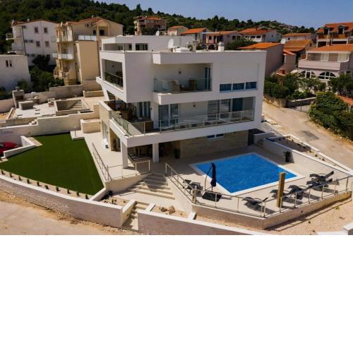 Villa Compass; Luxury experience in natural bay.
