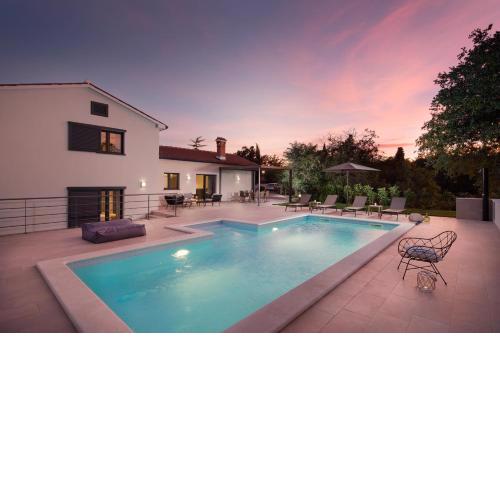 VILLA del SOL with large garden perfect for families