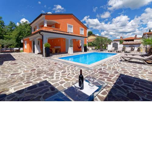Villa Deni - Four Bedroom Villa with Pool