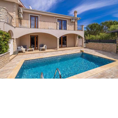 Villa Dijana East