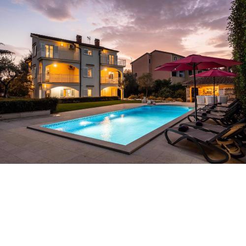Villa Duga in Poreč for 12 people with sea view & only 1,2 km from beach