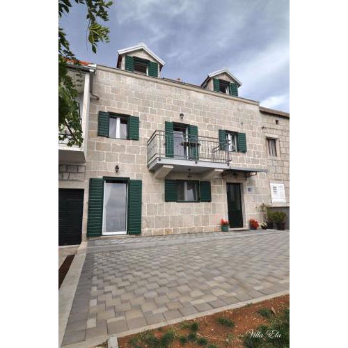Villa Ela, holiday home with heated pool