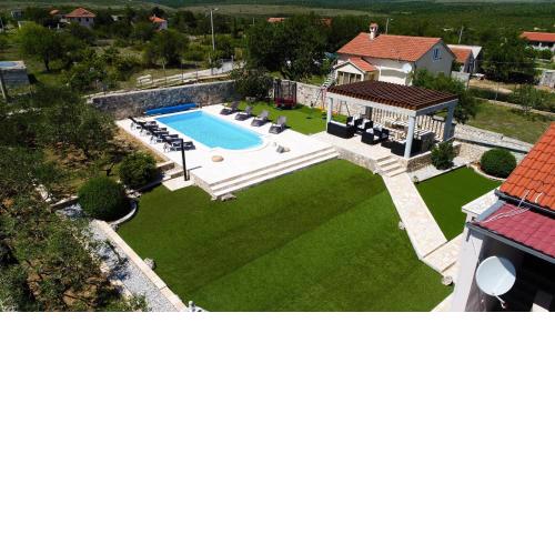 Villa Elder