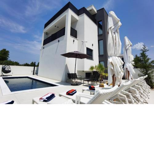 Villa Emperor