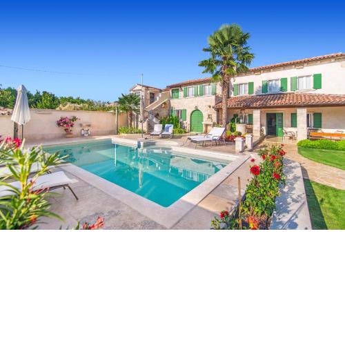Villa Faggiolo by Villa Plus
