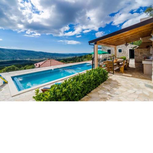 Villa Falcon Rook