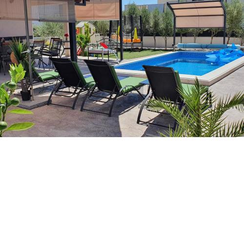 Villa Fides with private pool, garden and sea view