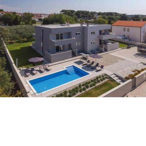 Villa Grande T&D for 14 people near Pula with sauna, fitness & heated pool