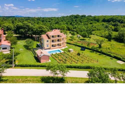 Villa Green Holiday
