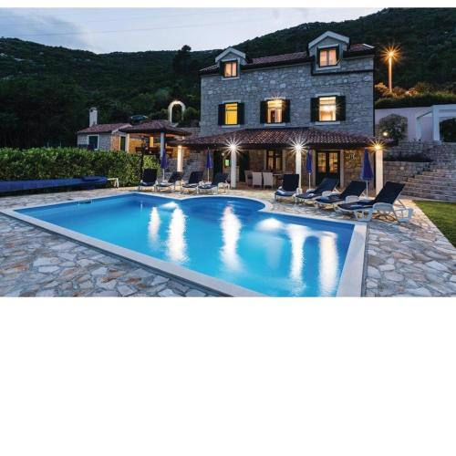 Villa Heart of Stone