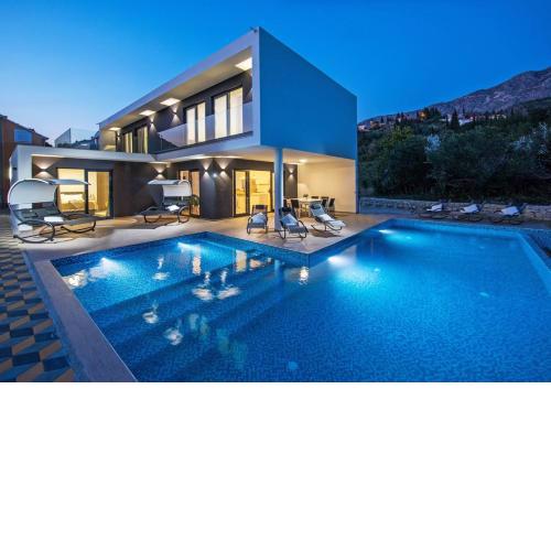 Villa Holiness a luxury villa in Dubrovnik, tennis court