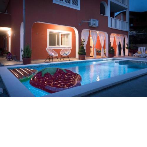 Villa J&J Apartments Residence with Swimming pool