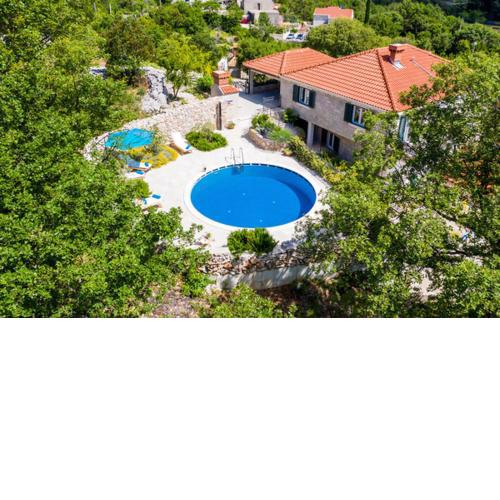 Villa Kate - outdoor pool, 4 bedrooms, free parking