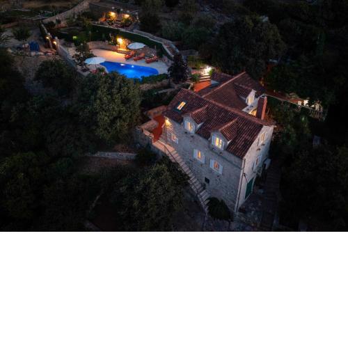 "Villa Kostela"-Villa in nature with 4 bedrooms, 2 bathrooms and 2 kitchens