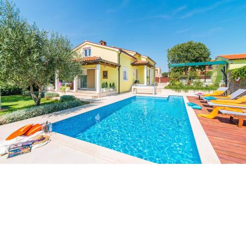 Villa Ladonja by Villa Plus