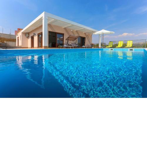 Villa Longfield-heated pool, sauna