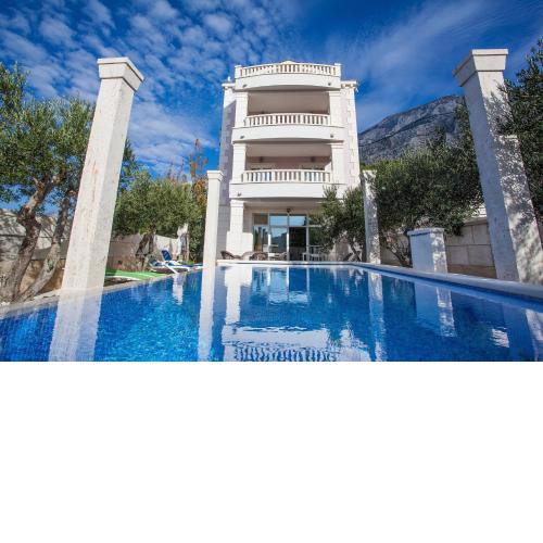 Villa Luce mit Pool