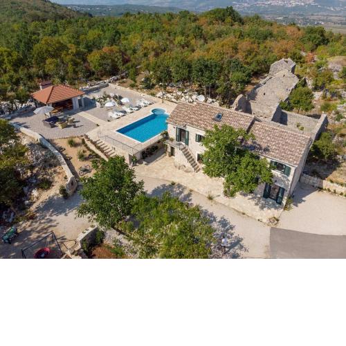 Villa Lugareva with 52 sqm private pool, 4 bedrooms, 4 bathrooms, summer kitchen, traditional environment, playground