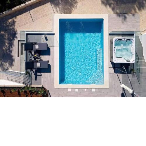 Villa LULU with heated pool, sauna & hot tub