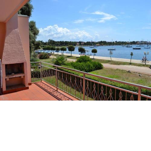 VILLA LUNGOMARE