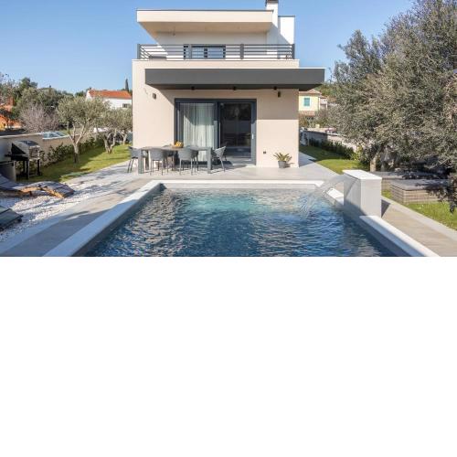 Villa M