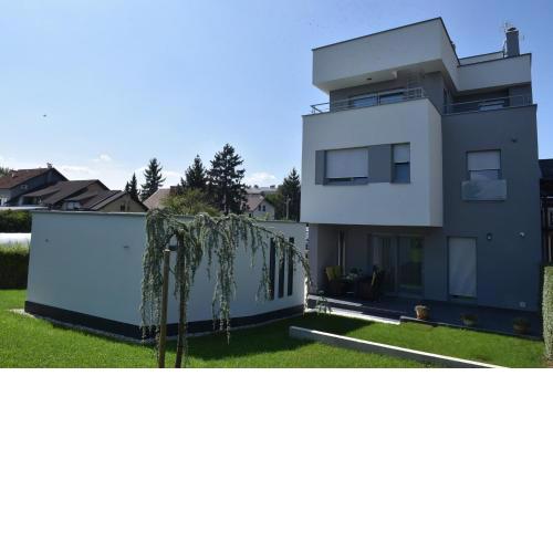 Villa Mami