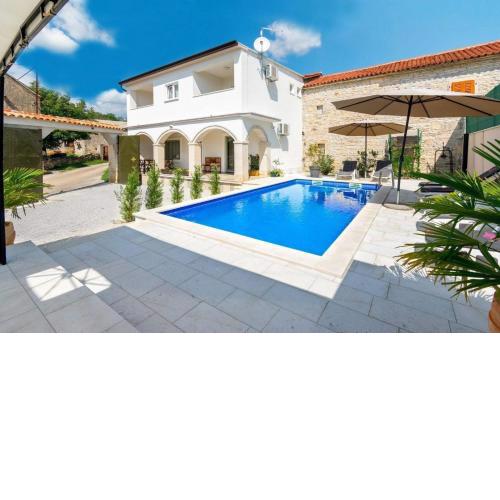 Villa Martin -Umzäunter Hof, schnelles WiFi, Patio