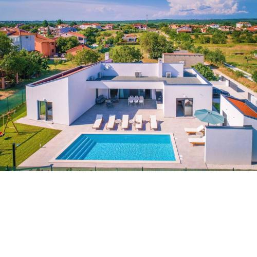 Villa Mateo with heated pool
