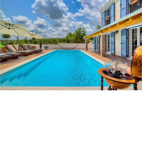 Villa Mek