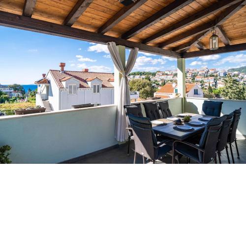 Villa Mikica - above Sunset beach
