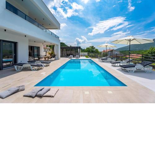 Villa Mirage