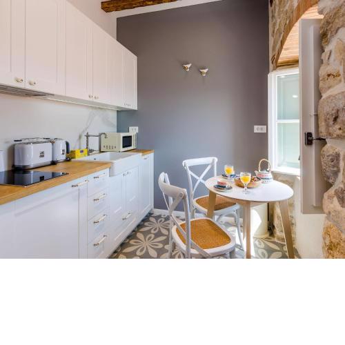 Villa Monte Santo - Premium Studio Apartment with City View 5