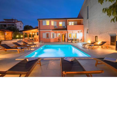 Villa Natalia with private pool near the sea