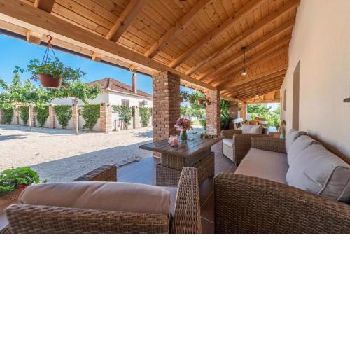 Villa Navita Augustinus with pool
