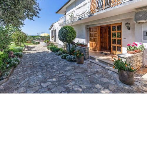 Villa Novela by Istrialux