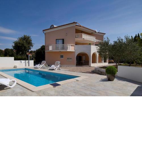 Villa Omnes