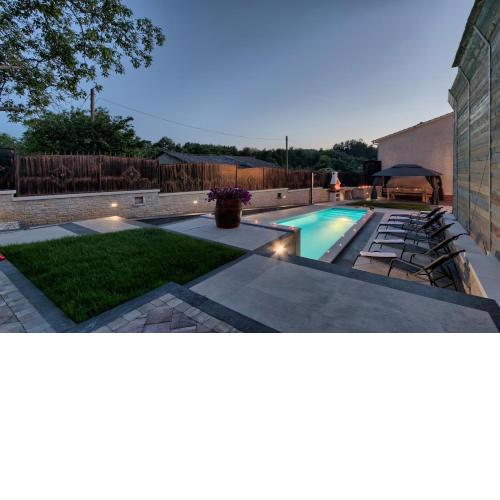 Villa Patrick-Luxury stone house in the center of Istria