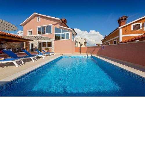 Villa Petra, Kaštelir