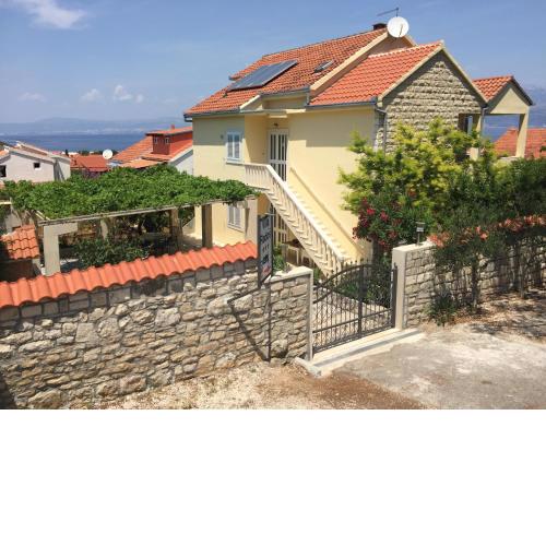 Villa Radoš - 4 Sterne, 4 Apartments für maximal 22 Gäste
