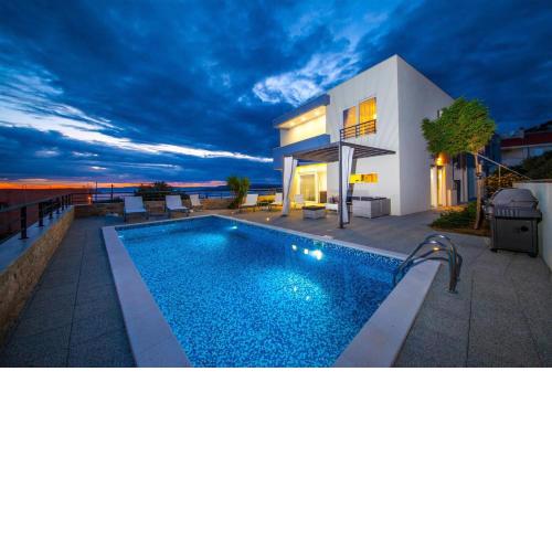 Villa Red with pool and sea view