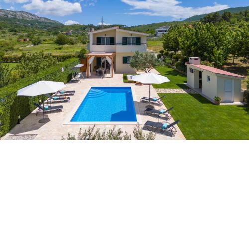 VILLA ROKO with 4 bedrooms, 32sqm heated pool