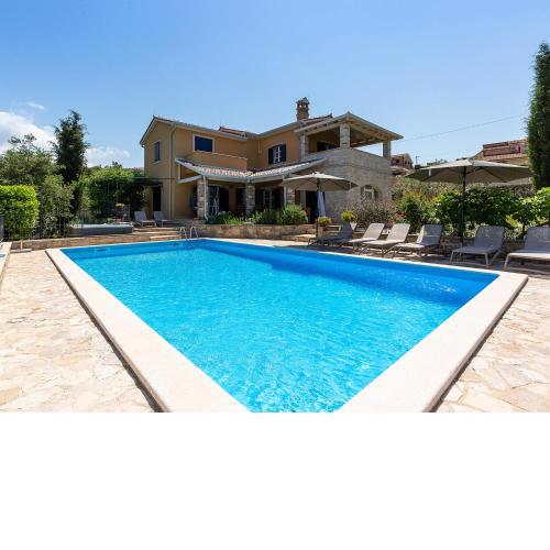 Villa Salvea with heated pool