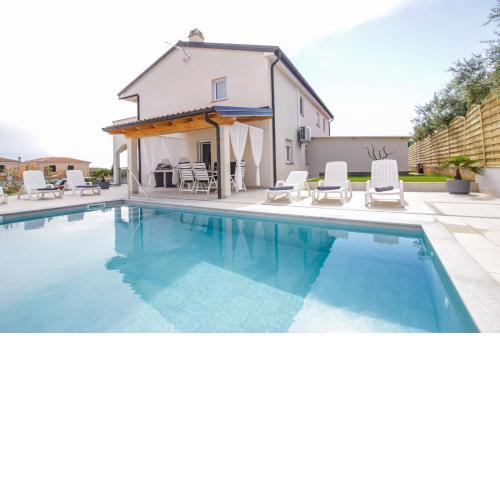 Villa Silver Novigrad with private pool