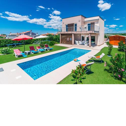 Villa Stefanja kids friendly with sea view near Fažana