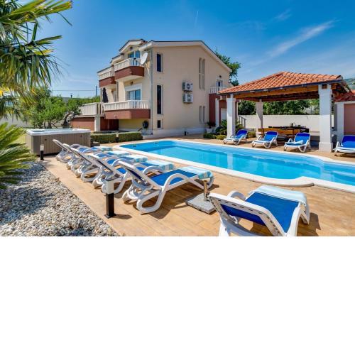 Villa Suker - Jacuzzi, Pool, Sauna