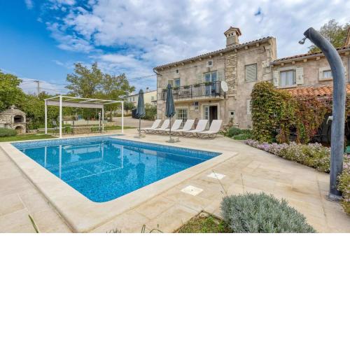 Villa Targeto with Sea View