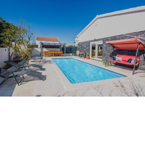 Villa Tomic